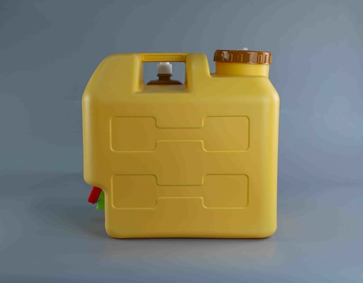 HDPE สี่เหลี่ยม 8 แกลลอน ถังน้ํากลางแจ้งสําหรับรถแคมป์